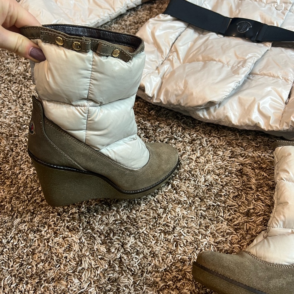 Moncler womens shoes puffy size 8 super warm looks amazing